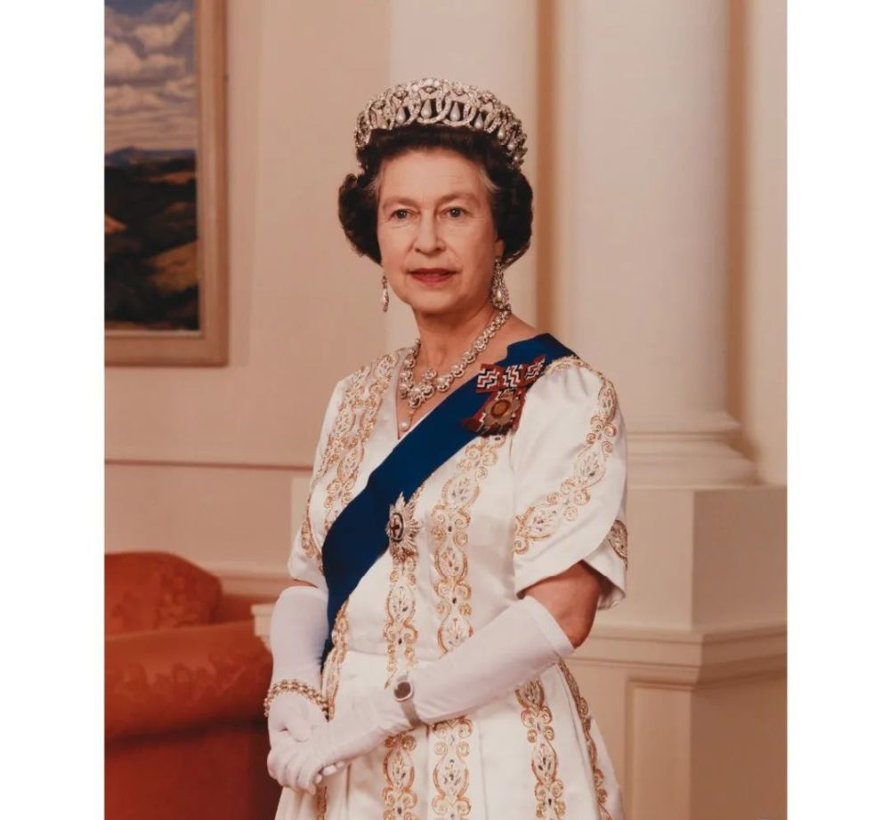 96岁英女王去世，一生隐忍