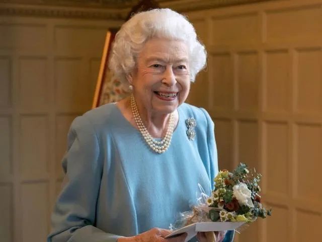96岁英女王去世，一生隐忍
