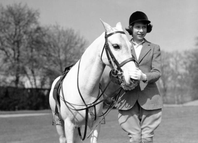 揭秘英国女王最爱运动痴迷骑马超过90年喜欢程度更胜网球足球