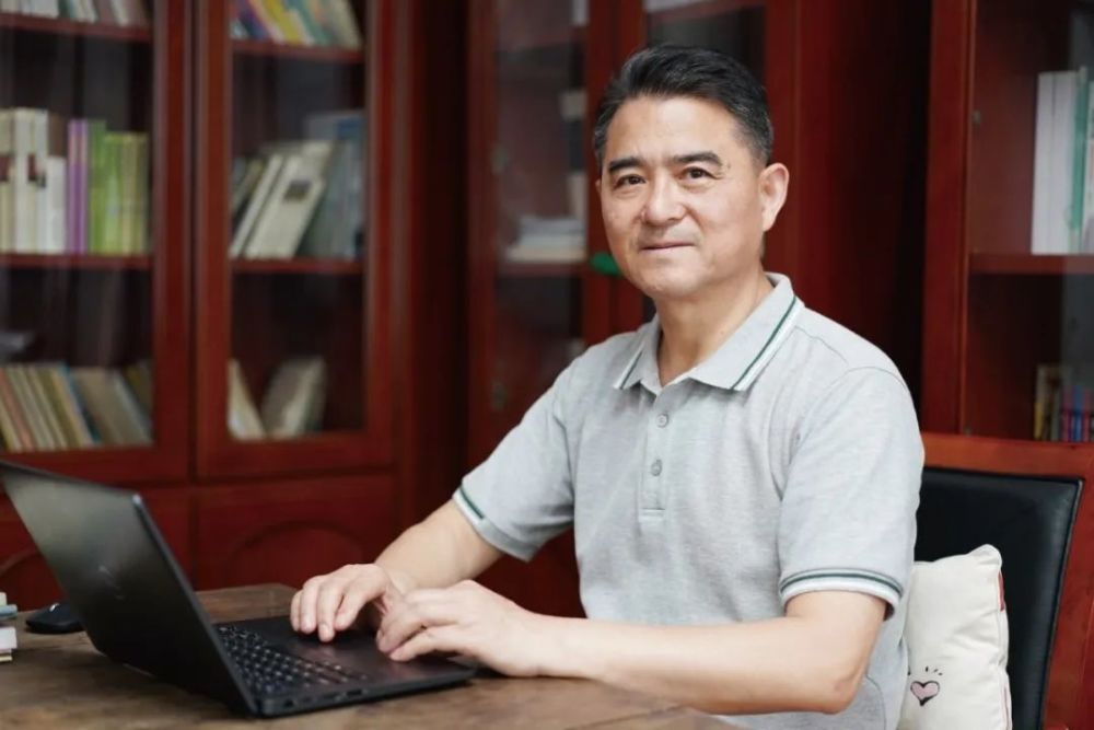 2022年全国教书育人楷模杨瑞清四十一载探索行知路