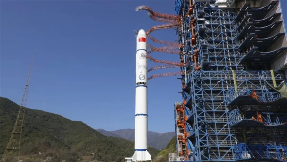 而除了快舟一号甲火箭以及一箭多星技术外,另一款发射成功的长征二号