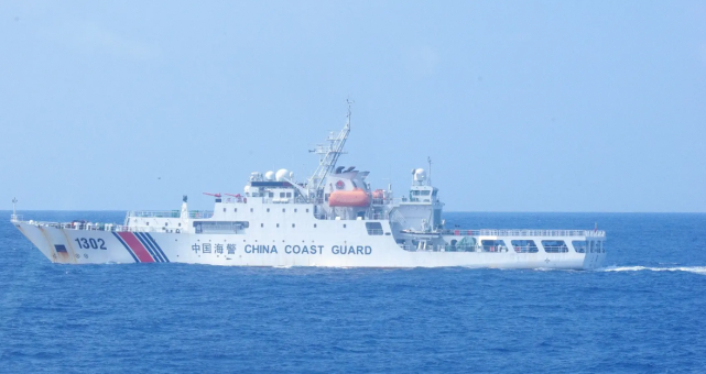 中国海警船在钓鱼岛12海里内驱逐日本"渔船"