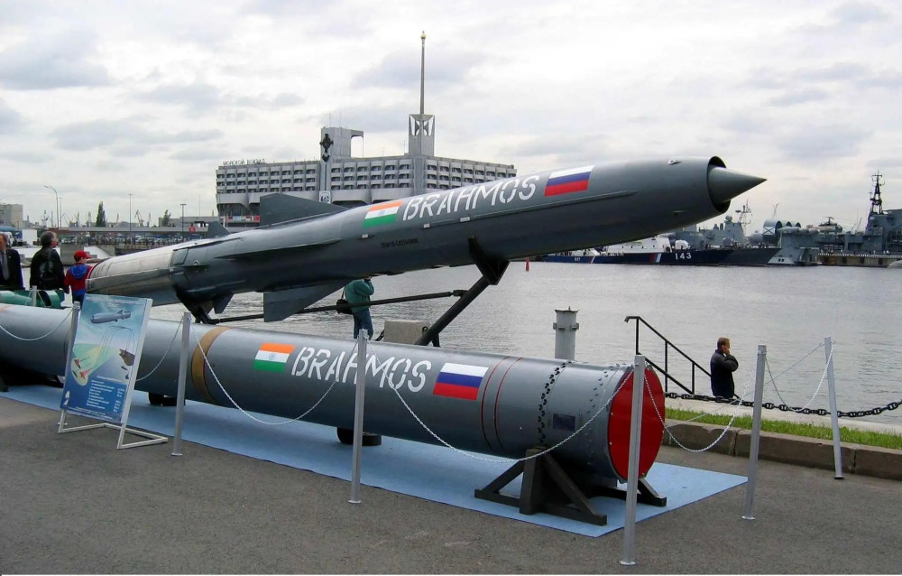 表面上看,布拉莫斯是俄罗斯和印度在p-800保持超音速反舰导弹的基础上