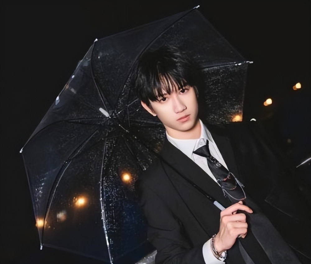 tf家族成员,搭档过肖战,演甜宠剧男主,19岁的敖子逸有多优秀?