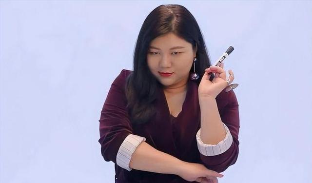 曾是金牌经纪人捧红多位明星,35岁转行,杨天真厉害在哪里?