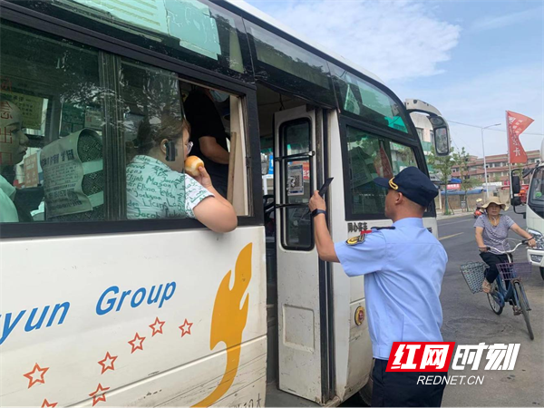 武陵区严查客运车辆站外揽客行为_腾讯新闻