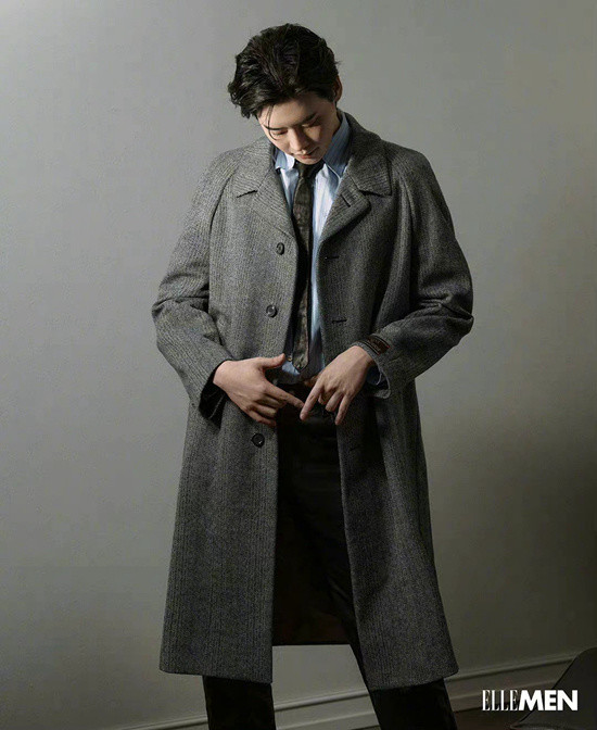 李钟硕登封新加坡大刊 新作《黑话律师》再掀热潮