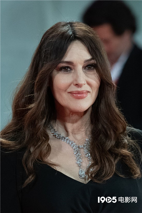 意大利国宝美人莫妮卡·贝鲁奇闪耀威尼斯_腾讯新闻