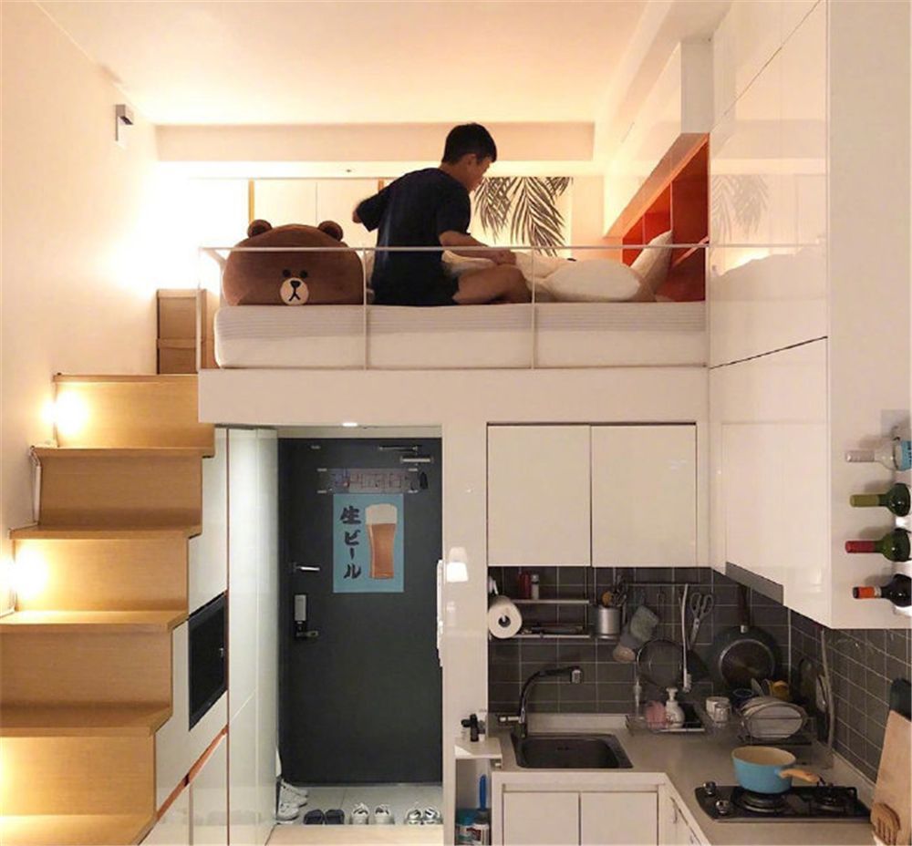 他买下17㎡蜗居利用层高做隔层卧室一住就是两年时间
