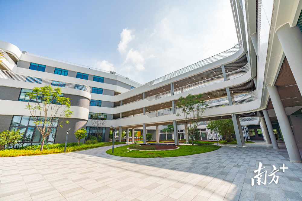 视频首届入学920人东莞松山湖未来学校举办落成仪式暨开学典礼