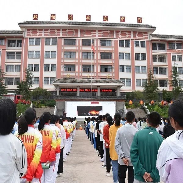 第一站来到了妥甸中学普及安全知识开展消防安全宣传活动楚雄双柏消防