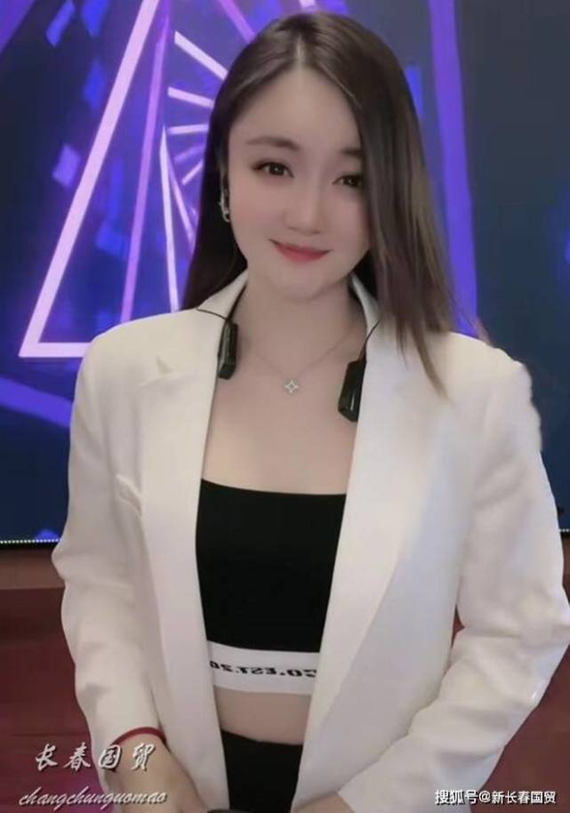 本山传媒女演员直播间连爆粗口,网友批评素质低给本山大叔丢脸