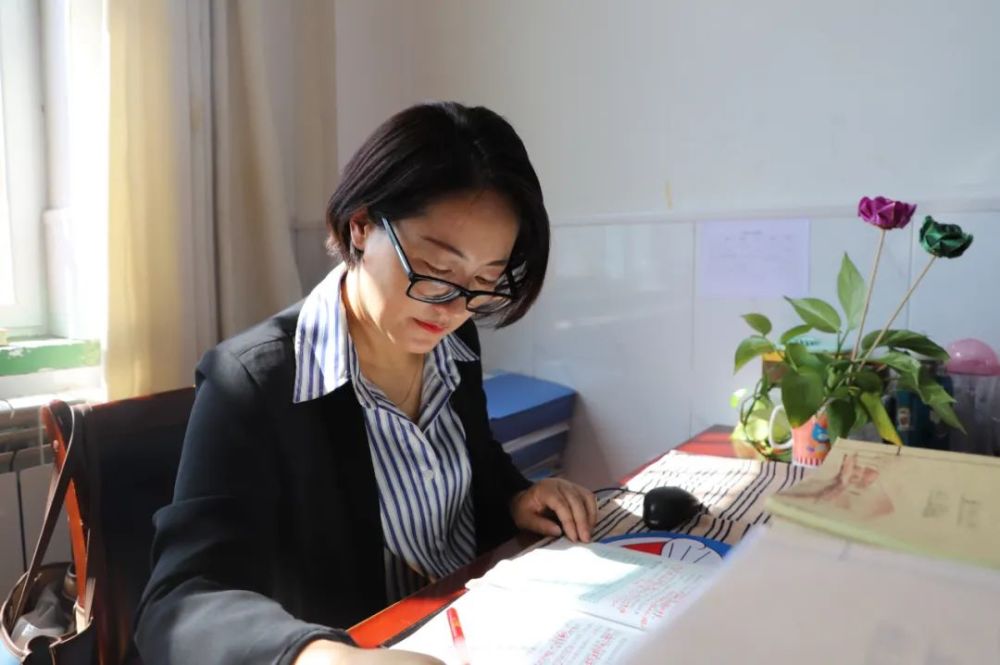 【园丁风采】王雪艳:倾情教书 潜心育人_腾讯新闻