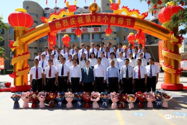 薛慧 摄近年来,面对教育事业发展的新形势,新要求,新挑战,民勤四中迎