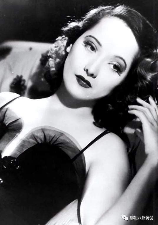 帕特·柯克伍德他婚内出轨的第一个情人是号称"世界第一美腿"的帕特