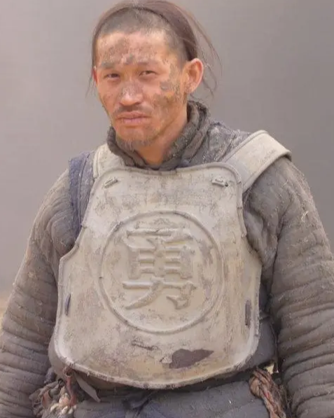 年轻是"丑男"的他们,中年翻身了