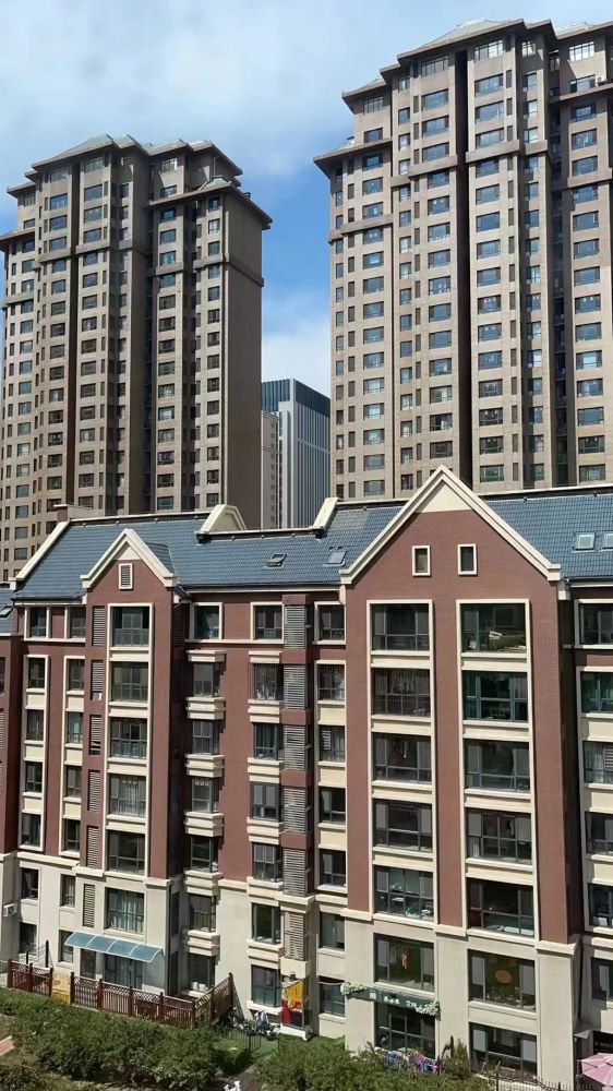 政华61荣华园售楼处项目位于静海新城东方红路与旭华道交口.