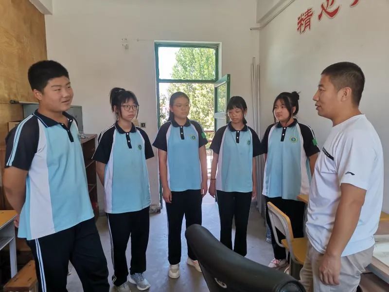 安新镇安州中学王瑞海脚踏实地潜心教书 谆谆善诱俯身育人//梁