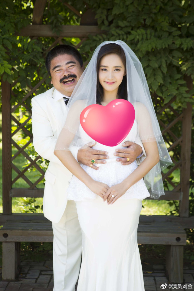 年,他俩就已跻身200亿票房男演员,百亿票房女演员俱乐部,一众配角王智