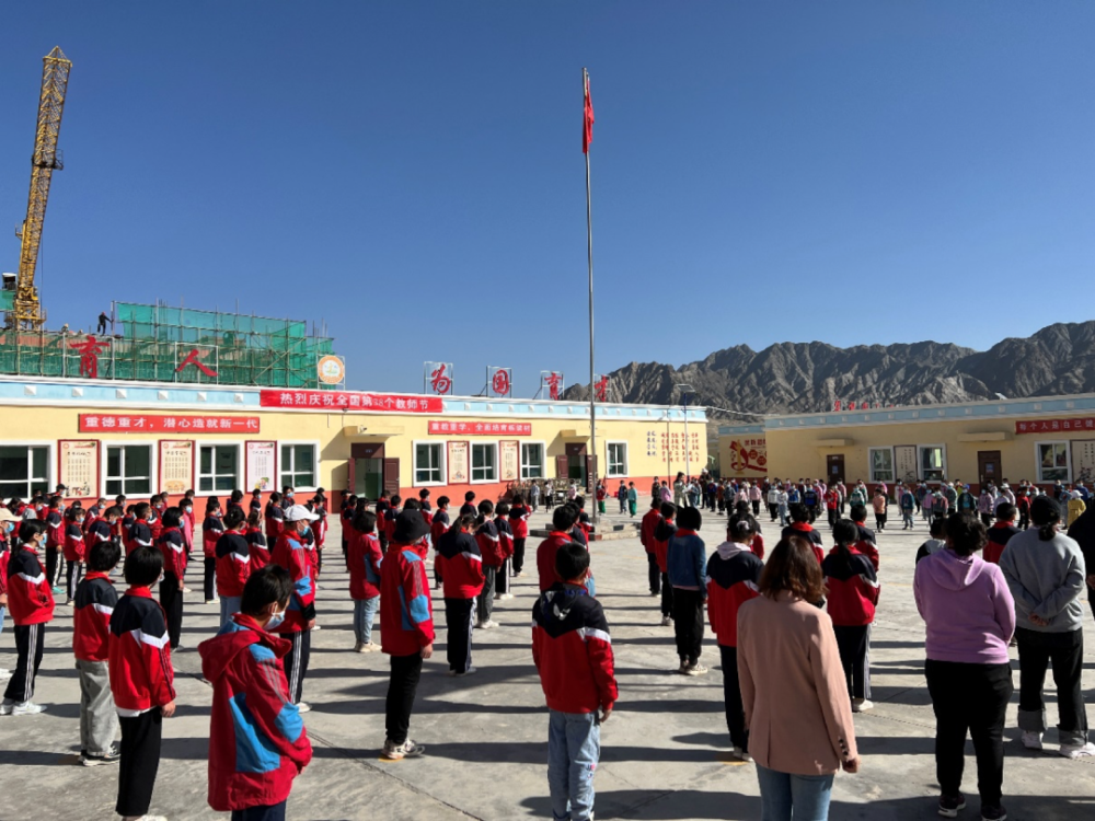 边疆明月照校园!看祖国最东,南,西,北的学校如何过"双节"_腾讯新闻