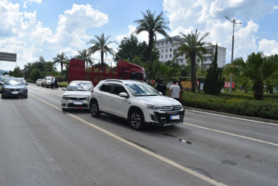 辛某某驾驶车牌号为云hkgxxx小型汽车,在广南县北宁路与北坛路岔口与