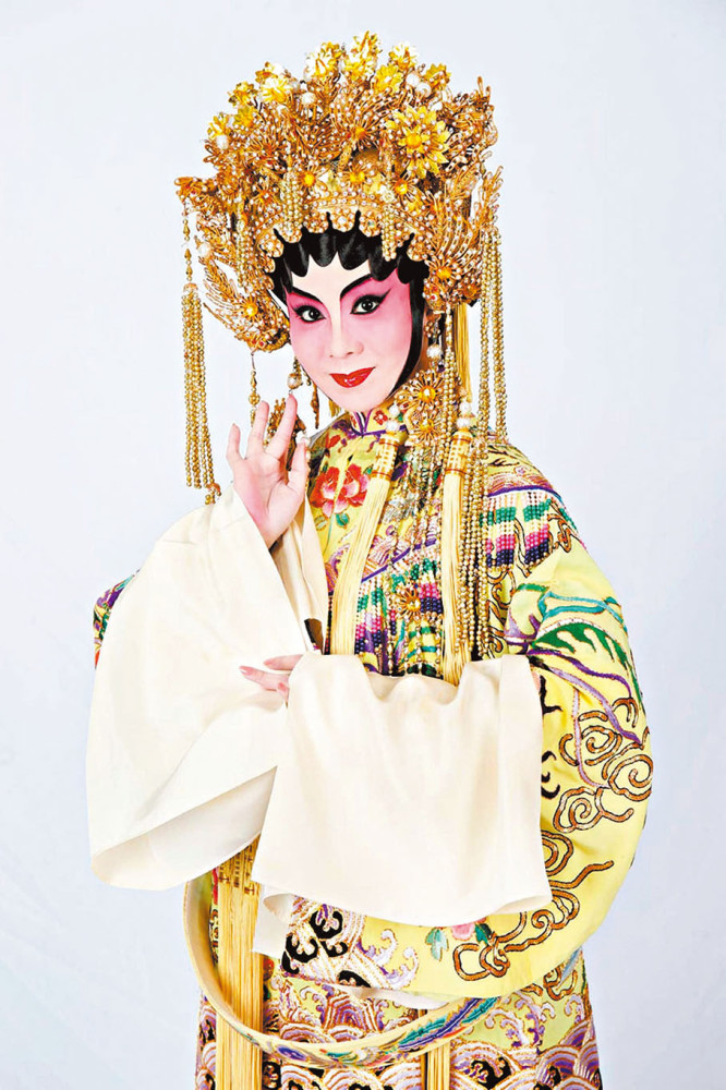 拍梁兆明演观月奇缘蝶影红梨记林子青跃升正印花旦事业开新篇