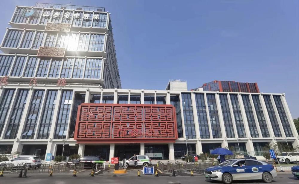 山东省中医新大楼被质疑设计杂乱无章,像济南舜和饭店楼风格_腾讯新闻
