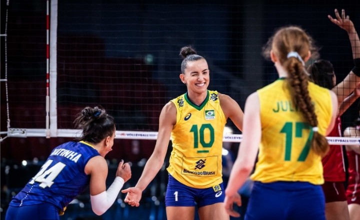 泰纳拉副攻:卡洛琳,卡罗尔,洛雷娜,朱莉亚接应:基西,洛伦内二传:马