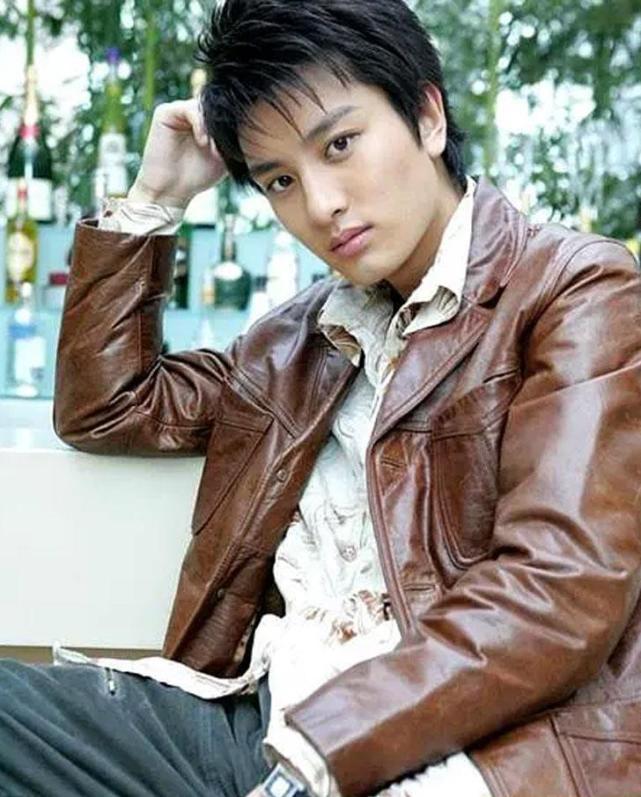 圈内8位"海岩男郎":年轻时各个阳光俊朗,有3人已"渺无音讯"