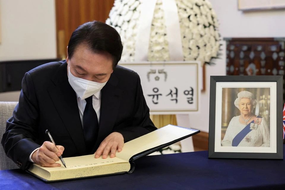 外媒：韩国总统府称，尹锡悦将出席伊丽莎白二世葬礼人教版英语必修四音频2023已更新(网易/微博)