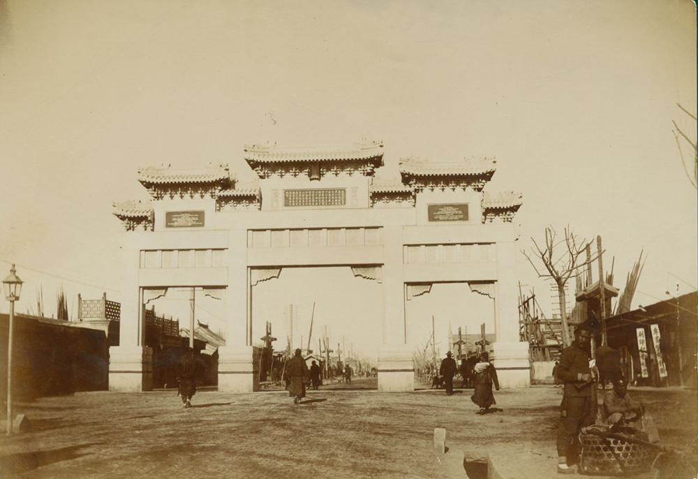 看展览｜城门、牌楼、广场，20世纪北京的标志建筑影像