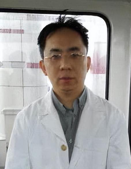 那个时候依旧还是高中生的徐翔,就已经迷上了股市,而股神巴菲特自然也