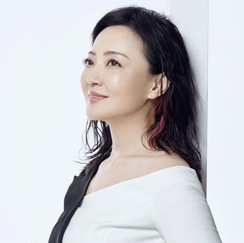 知名演员原华:首度自曝全家福,表白二婚老公,一家三口好幸福_腾讯新闻