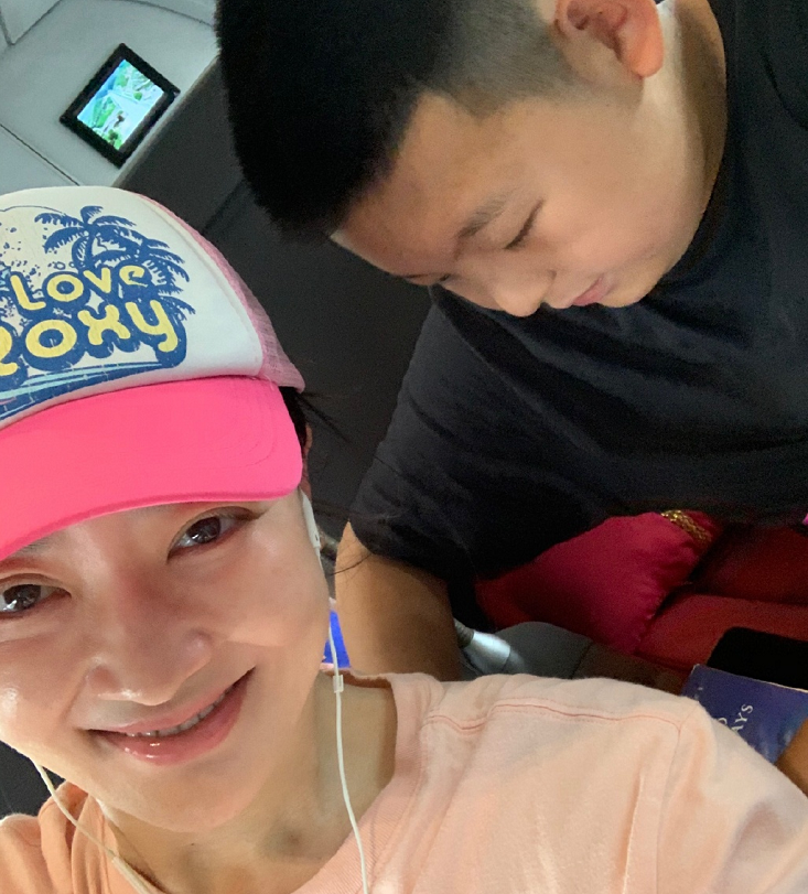 知名演员原华:首度自曝全家福,表白二婚老公,一家三口好幸福_腾讯新闻