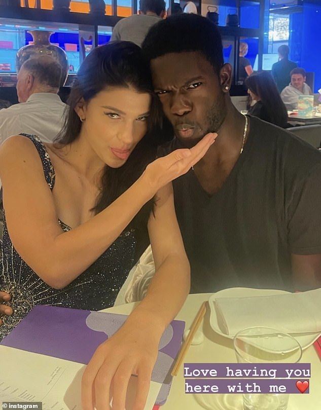 比尔·盖茨19岁小女儿“官宣”黑人男友，是斯坦福校友，派对上很甜蜜_腾讯新闻