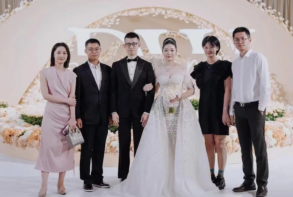 孔令辉罕见亮相!