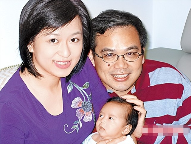 新闻主播周玉琴秀恩爱,与64岁教授男友甜蜜相拥,曝年底领证结婚_腾讯