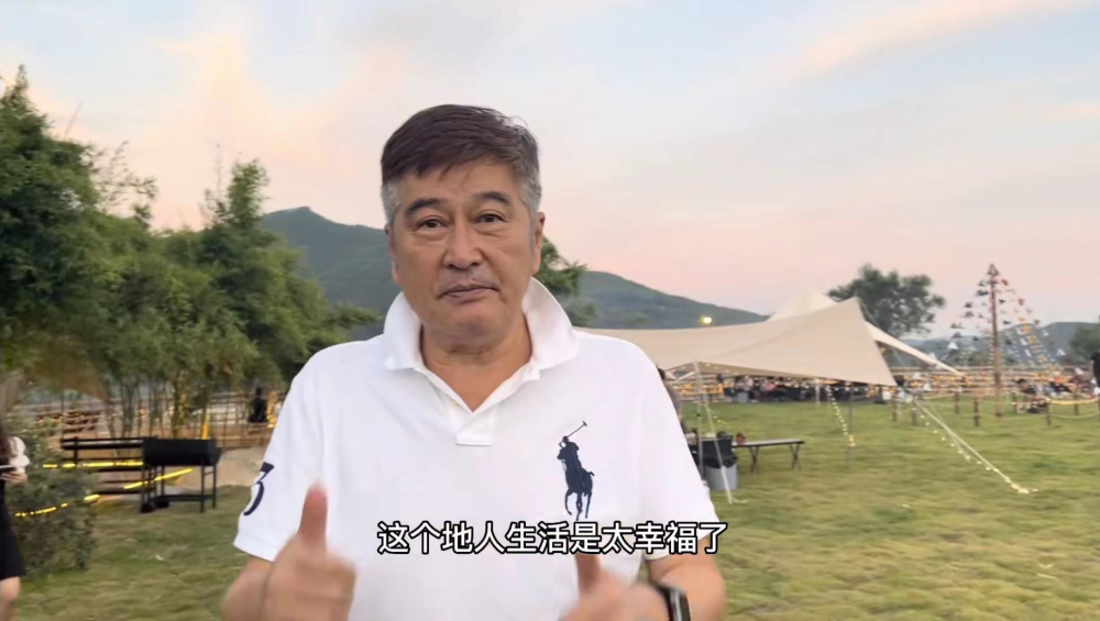 67岁港星林威在福建摆摊卖烤串满是油烟忙前忙后接地气获围观
