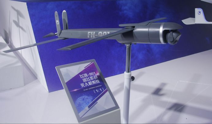 飞鸿-97无人机作为无人机飞行母舰,在空中释放飞鸿-901无人机蜂群对