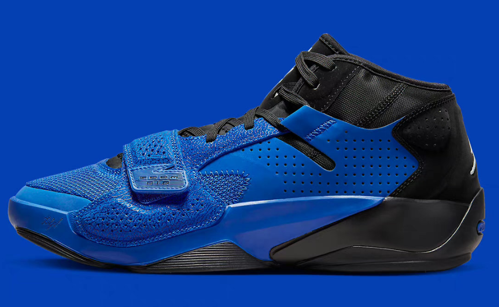 jordan这边也有新品,第一双是zion2代的新配色,黑蓝色组合很经典,鞋面