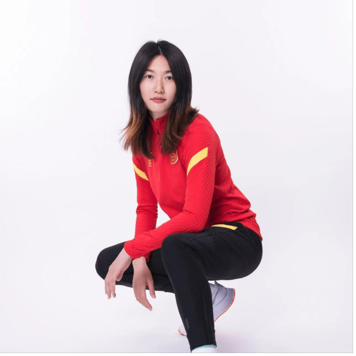 大巴黎正式官宣杨莉娜加盟第十人恭喜中国女足留洋军团再添一将