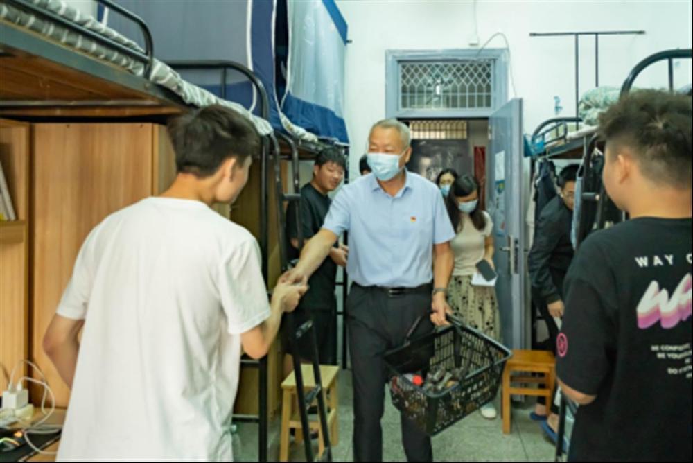 望月怀远 高校师生 花式 过中秋 腾讯新闻