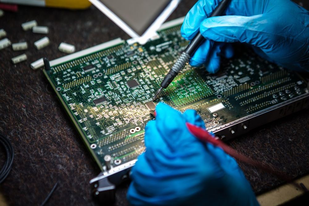 中期选举临近，拜登政府又计划扩大对华芯片出口限制