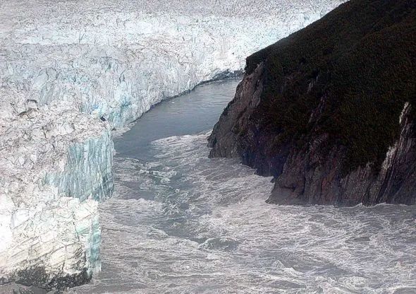 冰湖溃决洪水,指的是由冰湖坝体垮塌,大量排水而形成的突发性洪水.