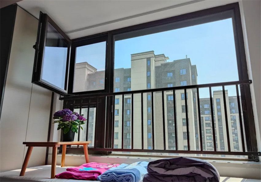 明明内开窗易磕碰又碍事为何高层仍旧要装换成外开窗不行吗