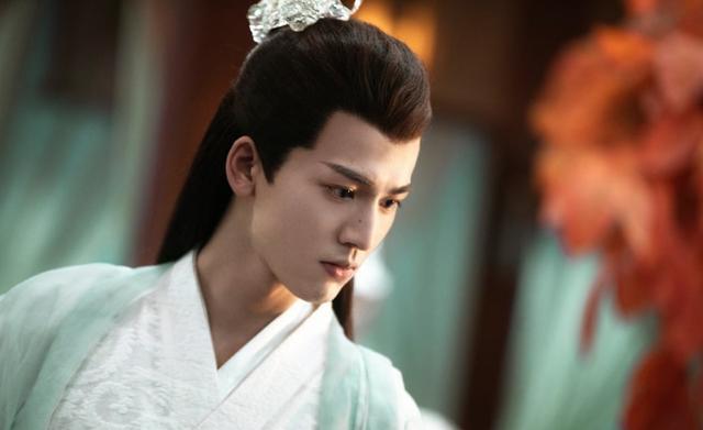 曾是大学校草,出道时毫无背景