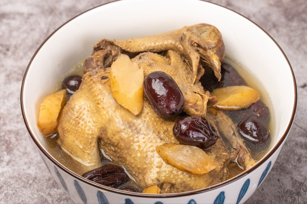 一鸽胜九鸡,炖鸽子汤,切记"2不要",汤汁特鲜美,营养不流失