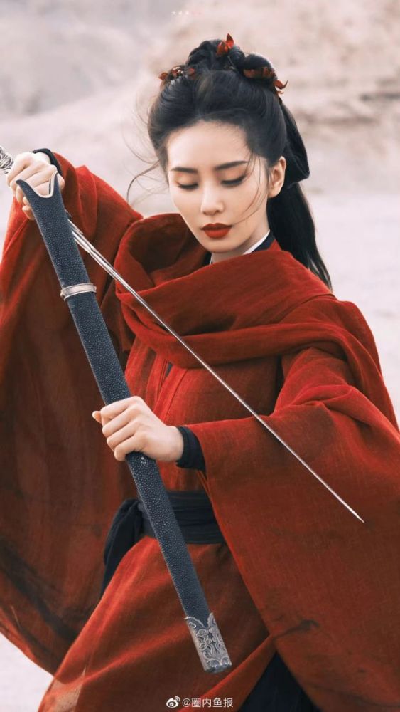 刘诗诗古装好飒 红衣女侠风造型亮眼_腾讯新闻