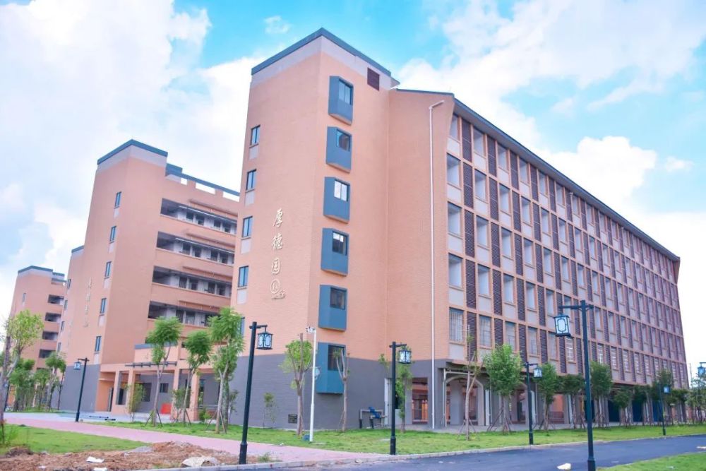 贵港市高级中学招聘21名教师_腾讯新闻