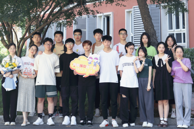 温州绣山中学本月16日拆除重建引发大波校友回校打卡